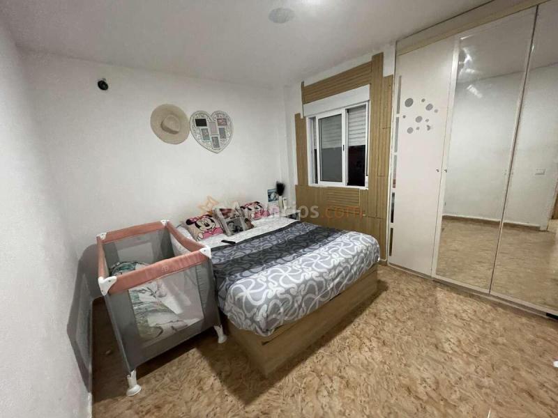 Solo para inversores. Piso de 3 dormitorios en Aldaia, con ascensor, que se vende con inquilino. Contacto: Valencia Rusa.