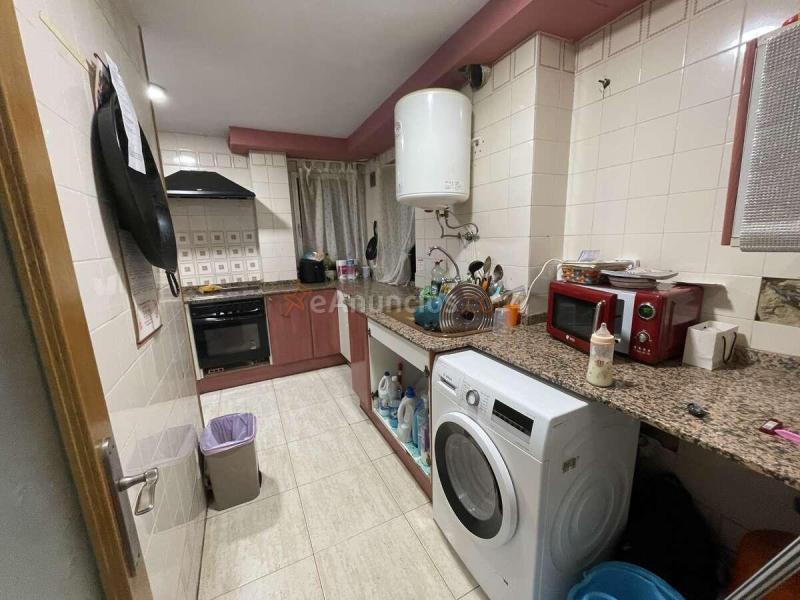 Solo para inversores. Piso de 3 dormitorios en Aldaia, con ascensor, que se vende con inquilino. Contacto: Valencia Rusa.