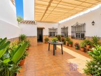 Piso con garaje y patio en Benamocarra