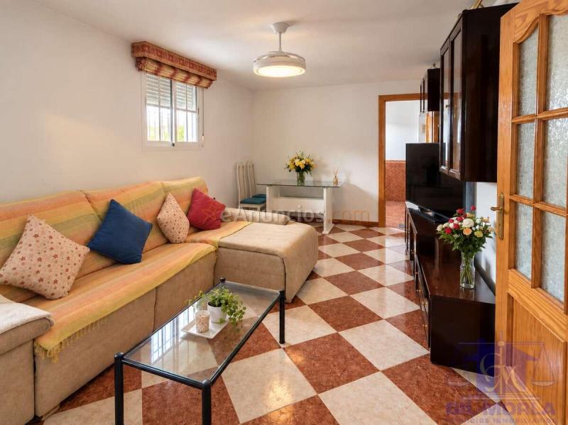 Piso con garaje y patio en Benamocarra