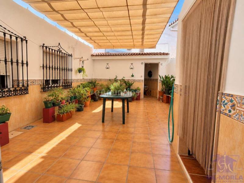 Piso con garaje y patio en Benamocarra