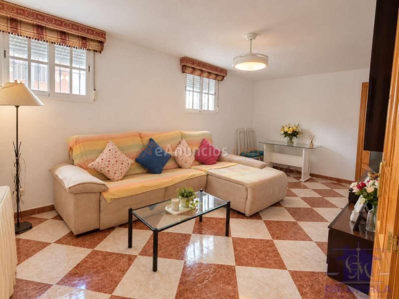 Piso con garaje y patio en Benamocarra