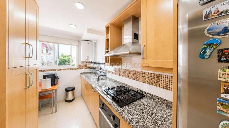 ático con espectacular terraza, vistas al mar y orientación sur en baviera golf