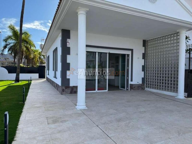Villa independiente de lujo en exclusiva con Piscina privada y vistas al mar – Los Cristianos