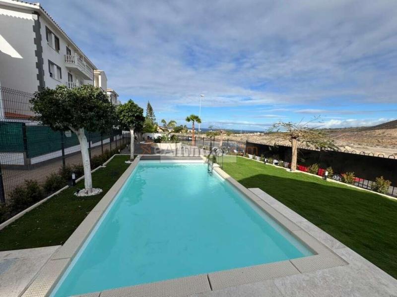 Villa independiente de lujo en exclusiva con Piscina privada y vistas al mar – Los Cristianos