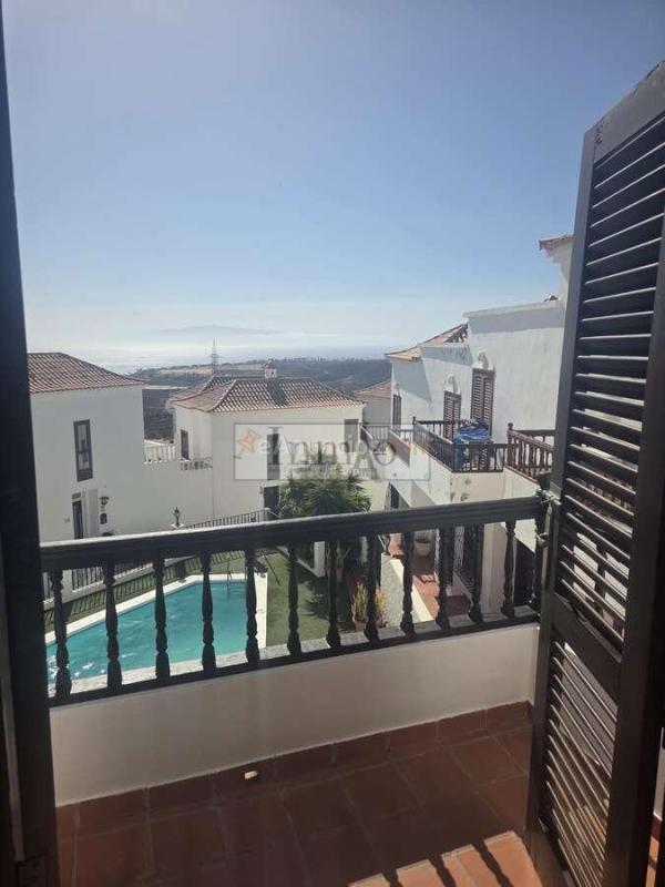 Adosado de 2 Dormitorios con Terraza, Garaje privado – Chayofa