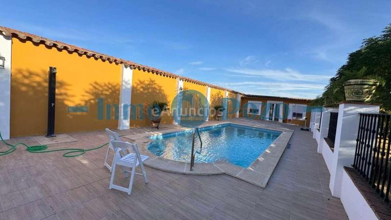Chalet en venta en almendralejo – zona san marcos
