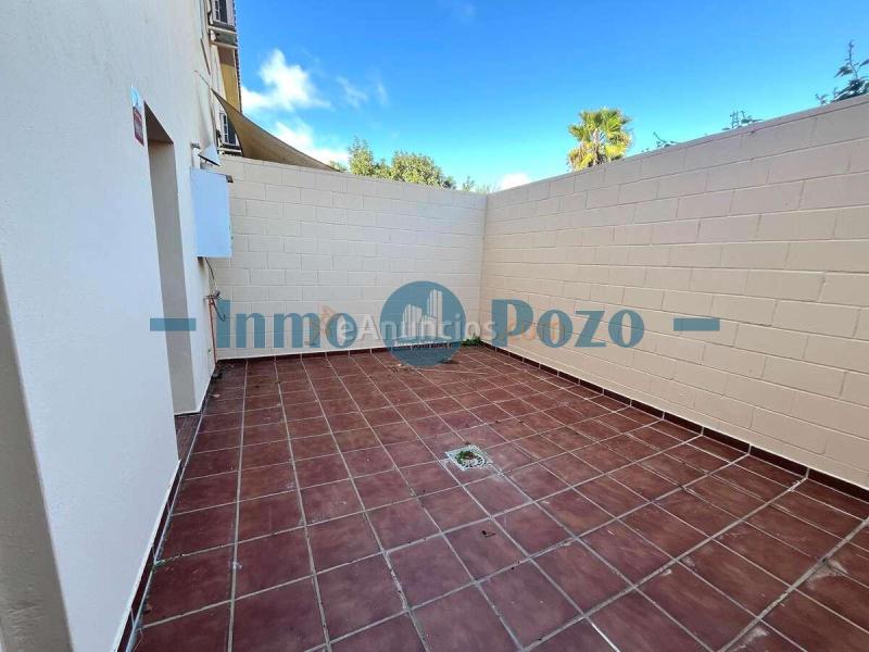 ???? Dúplex amplio en zona residencial por solo 139.900 € 4 habitaciones  2 baños  Garaje  2 patios  100 m útiles