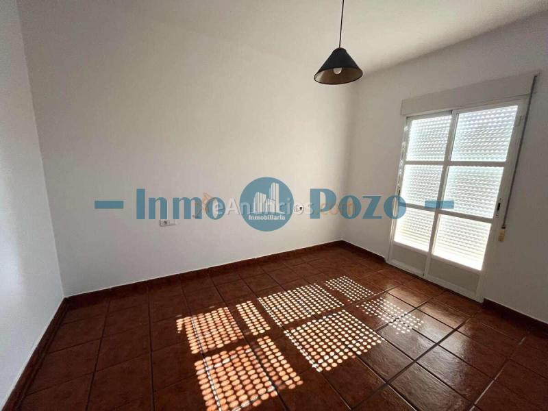 ???? Dúplex amplio en zona residencial por solo 139.900 € 4 habitaciones  2 baños  Garaje  2 patios  100 m útiles