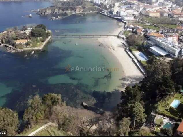 Chalet moderno de obra nueva con jardín, piscina y terraza en Dorneda, Oleiros