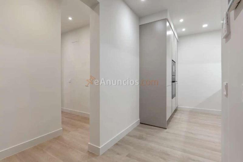 Piso reformado a estrenar con terraza, garaje y ascensor en La Paz, Madrid