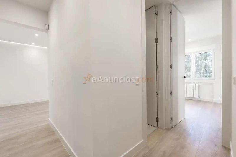 Piso reformado a estrenar con terraza, garaje y ascensor en La Paz, Madrid
