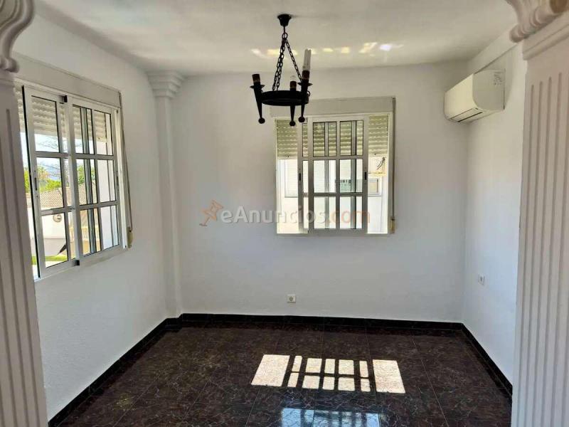 Pareado de 3 plantas con piscina privada en Calle Bizet, Alhaurín de la Torre