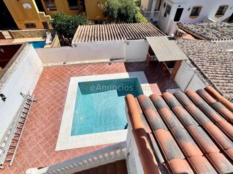 Pareado de 3 plantas con piscina privada en Calle Bizet, Alhaurín de la Torre