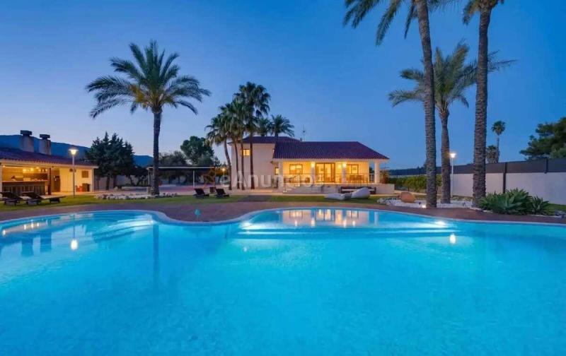 Villa mediterránea de lujo en Algezares, Murcia, con parcela de 3.800 m y vistas al Valle de la Fuensanta