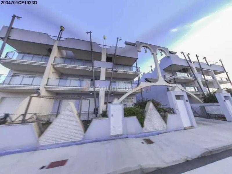 Bajo con jardín, piscina y parking en Els Eucaliptus, Amposta