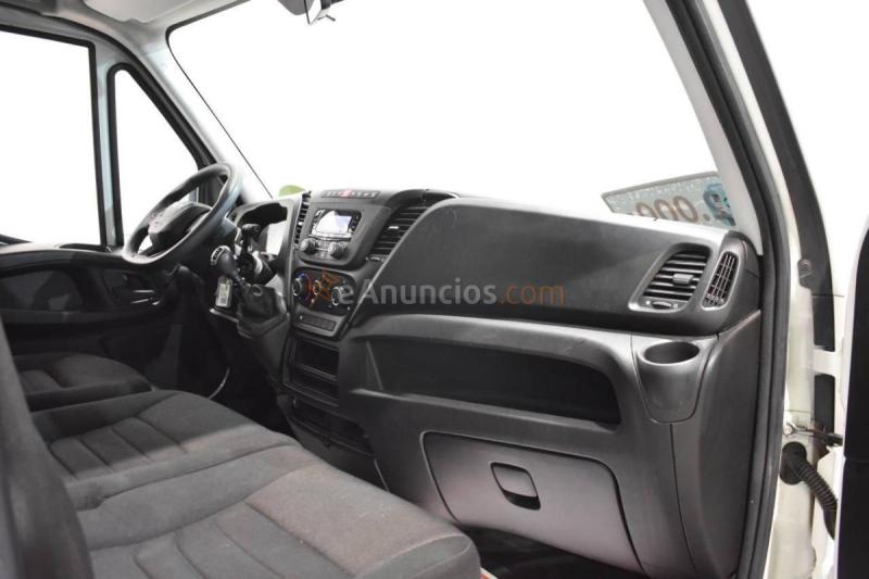 Iveco Daily CHASIS CABINA CARROZADO PAQUETERO CAMIÓN 35C 16H 3450 2.3D 156CV CON PLATAFORMA ELEVADORA TRAMPILLA Y RUEDA GEMELA 