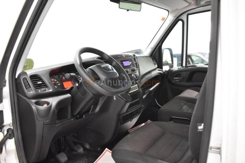 Iveco Daily CHASIS CABINA CARROZADO PAQUETERO CAMIÓN 35C 16H 3450 2.3D 156CV CON PLATAFORMA ELEVADORA TRAMPILLA Y RUEDA GEMELA 