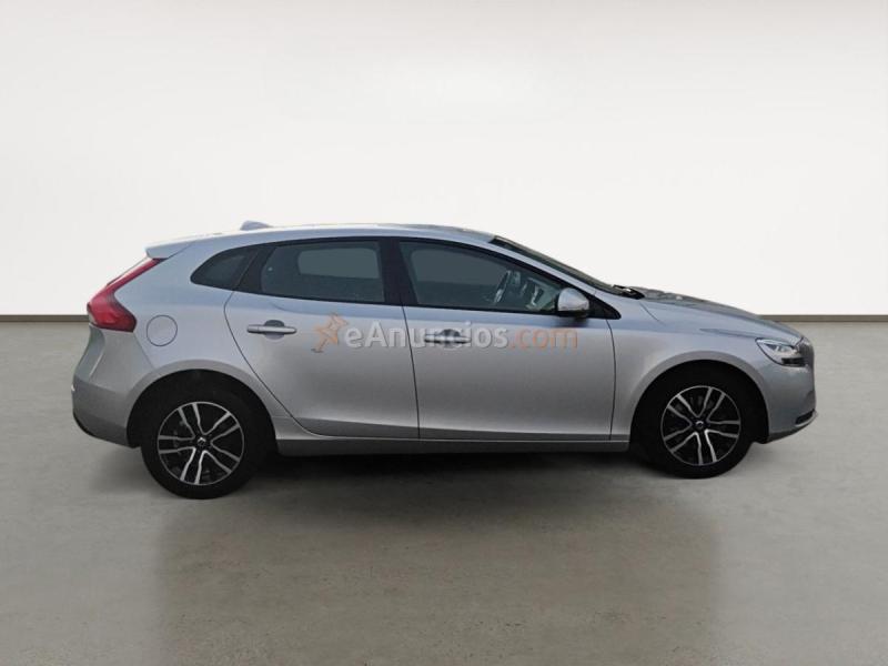 Volvo V40 BERLINA CON PORTON 2.0 T2 MOMENTUM 122 5P