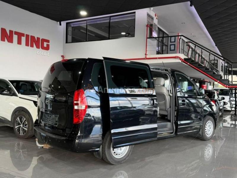 Hyundai H-1 Hyundai H-1 2.5 CRDI Executive 8PL Navi Leather Klima PDC ... 8 plazas 8 PLAZAS