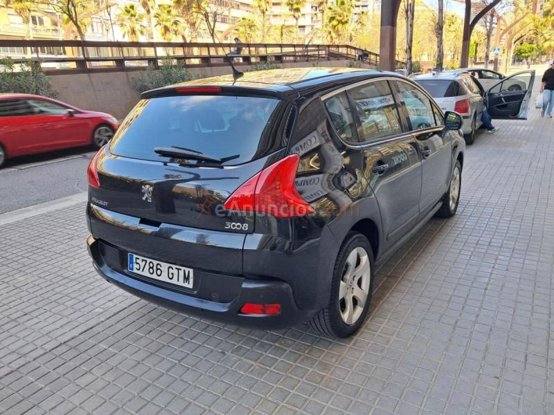 Peugeot 3008 PREMIUM 1.6 HDI 110 FAP