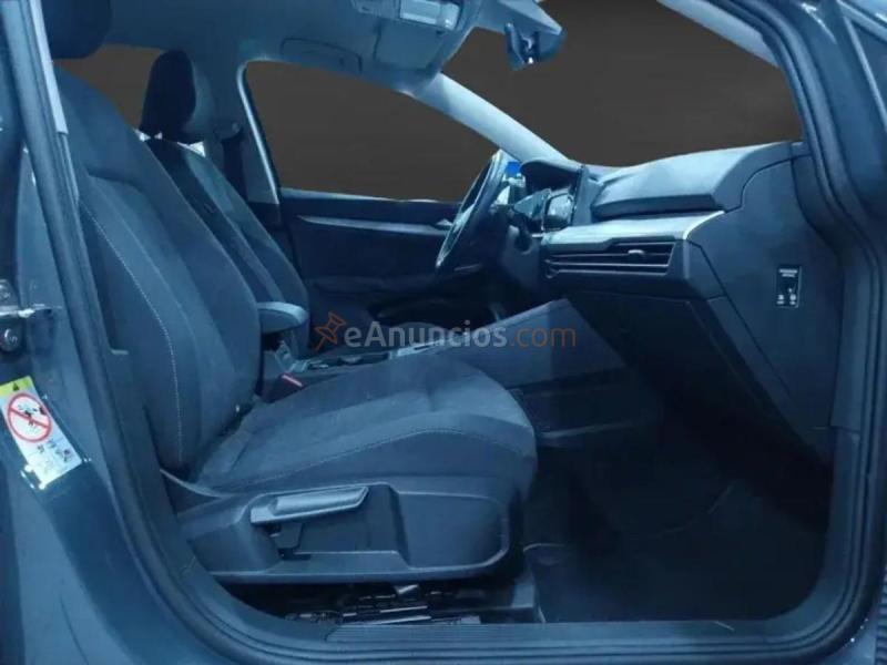 Volkswagen Golf Life 1.0 eTSI 110CV DSG Automático (2024)  Desde 351€mes 
