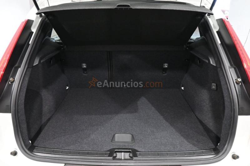 Volvo XC40 Momentum Core T2 