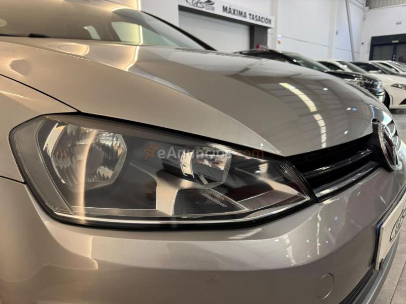 VW Golf Advance