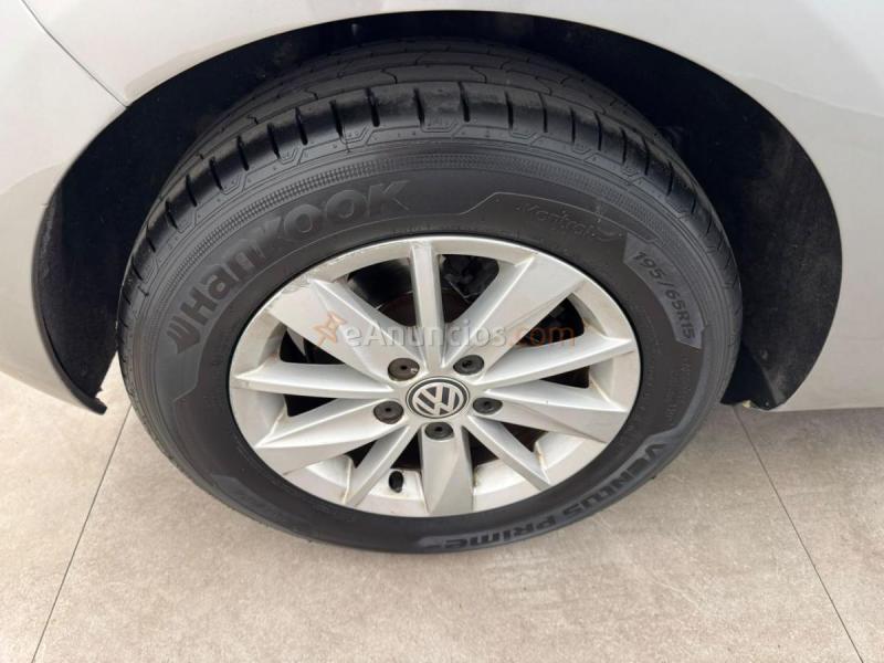 VW Golf Advance