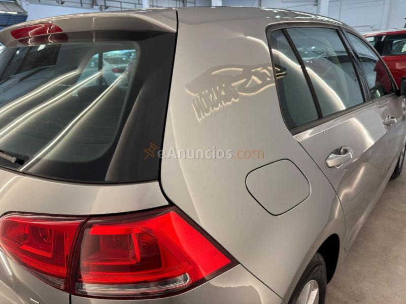 VW Golf Advance