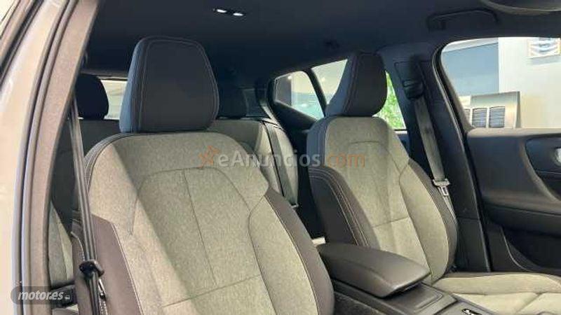 Volvo XC40 2.0 B3 MHEV CORE DCT 163 CV de 2025 con 13.822 Km por 34.500 EUR. en A Coruna