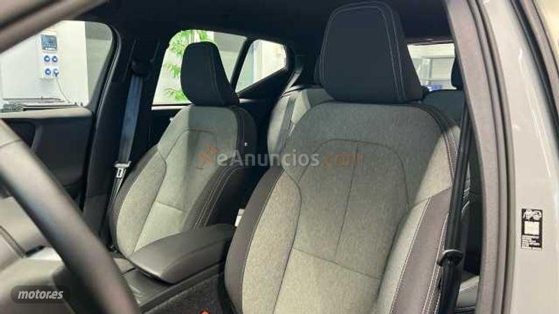 Volvo XC40 2.0 B3 MHEV CORE DCT 163 CV de 2025 con 13.822 Km por 34.500 EUR. en A Coruna