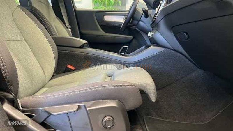 Volvo XC40 2.0 B3 MHEV CORE DCT 163 CV de 2025 con 13.822 Km por 34.500 EUR. en A Coruna