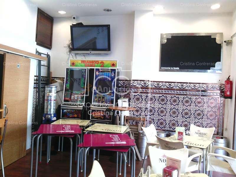 Venta de local en funcionamiento de 95 m2 construidos,hace esquina en Triana ( Sevilla