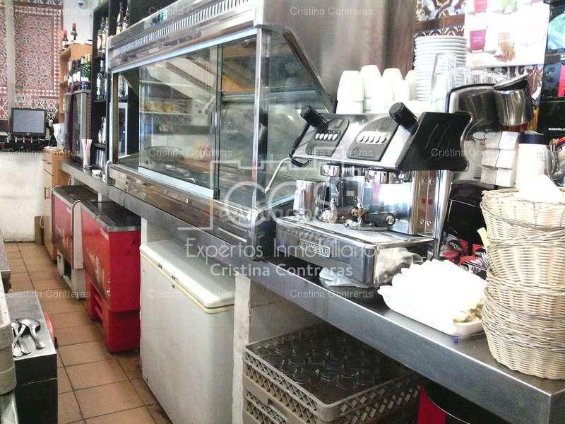 Venta de local en funcionamiento de 95 m2 construidos,hace esquina en Triana ( Sevilla