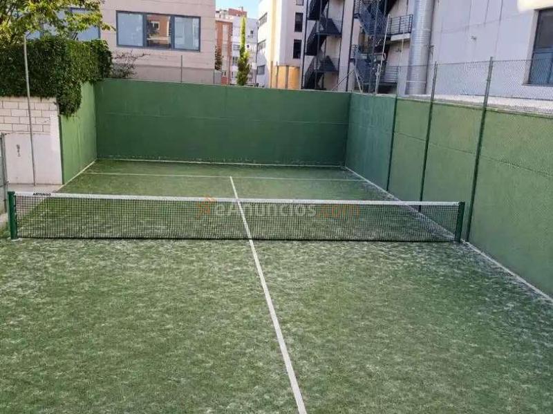 Luminoso piso con piscina, jardín y vigilancia 24h en Julián Camarillo, Madrid