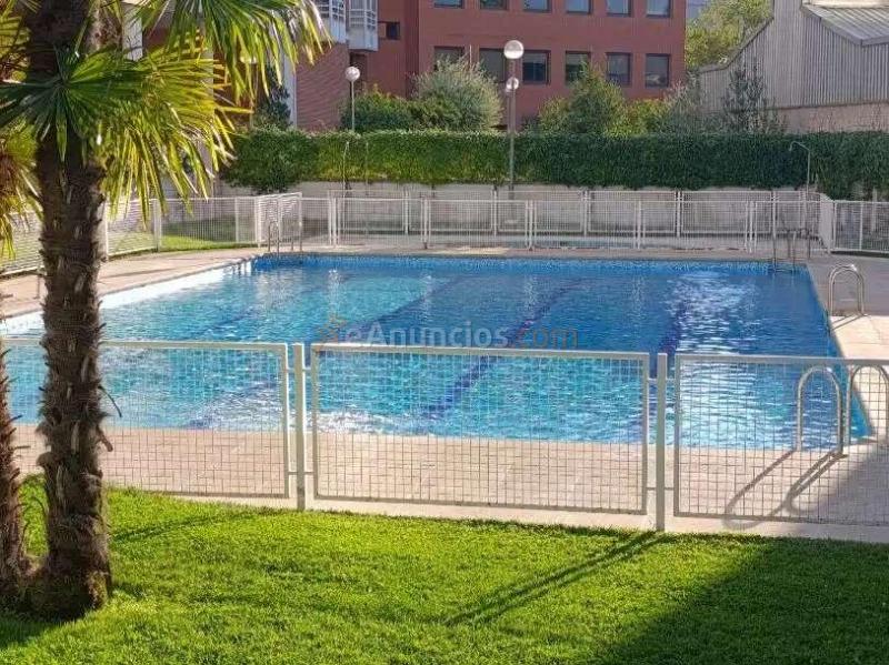 Luminoso piso con piscina, jardín y vigilancia 24h en Julián Camarillo, Madrid