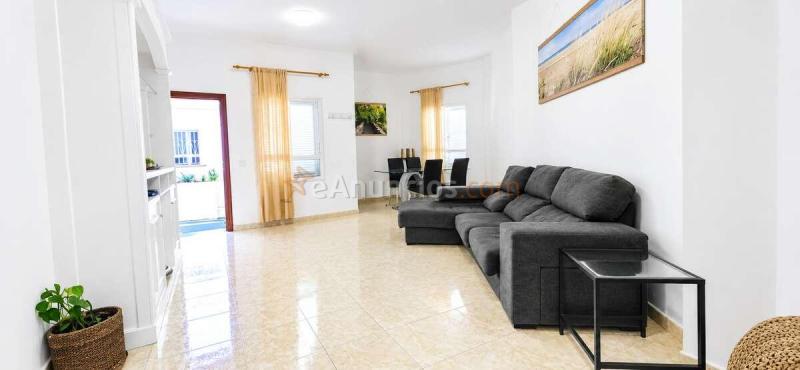 Amplio chalet pareado en venta en Alcalá, Guía de Isora, 3 hab, garaje privado. 410.000€