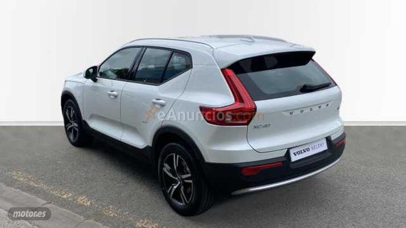 Volvo XC40 XC40 CORE B3 (G) MILD HYBRID de 2026 con 25.729 Km por 33.900 EUR. en Navarra