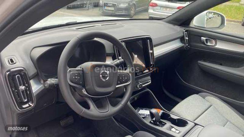 Volvo XC40 XC40 CORE B3 (G) MILD HYBRID de 2026 con 25.729 Km por 33.900 EUR. en Navarra