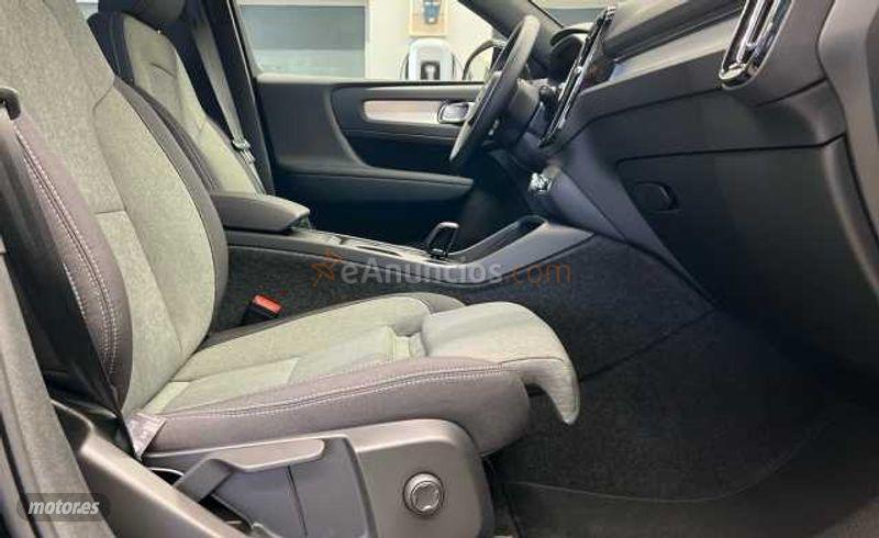 Volvo XC40 2.0 B3 MHEV CORE DCT 163 CV de 2026 con 17.302 Km por 33.900 EUR. en A Coruna