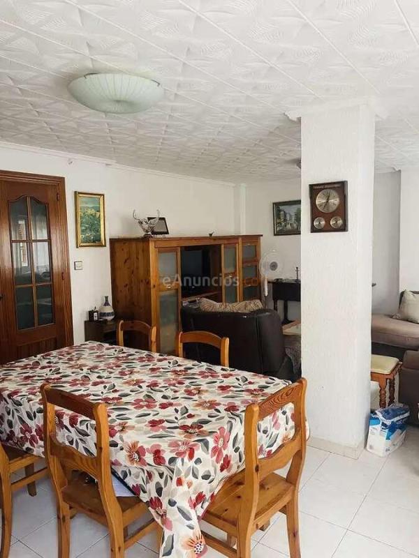 Piso amplio de 5 habitaciones en Cruz del Humilladero, Málaga