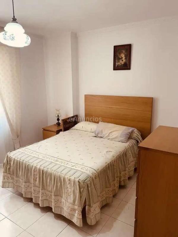 Piso amplio de 5 habitaciones en Cruz del Humilladero, Málaga