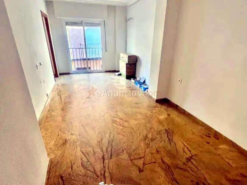 Amplio piso con 3 habitaciones, 2 terrazas, trastero y aire acondicionado en Cánovas del Castillo
