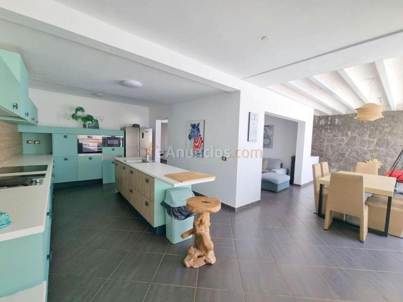 VILLA CON PISCINA EN PLAYA BLANCA