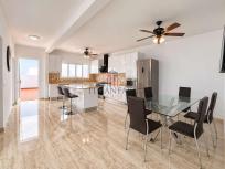Preciosa vivienda en arrecife con vistas panorámicas, gran terraza y estudio independiente