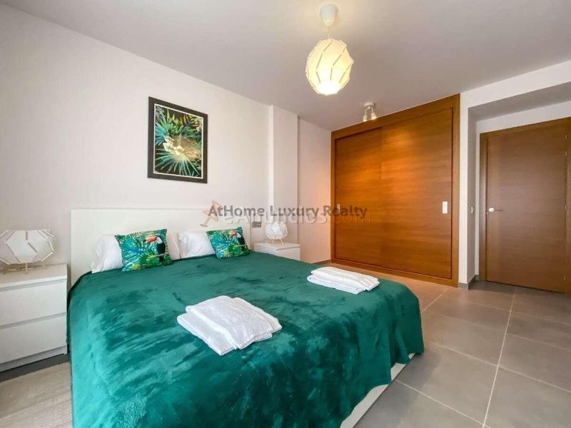 Exclusiva oportunidad en la tejita – 295.000 €  1 dormitorio  terraza + solárium privado  garaje y trastero