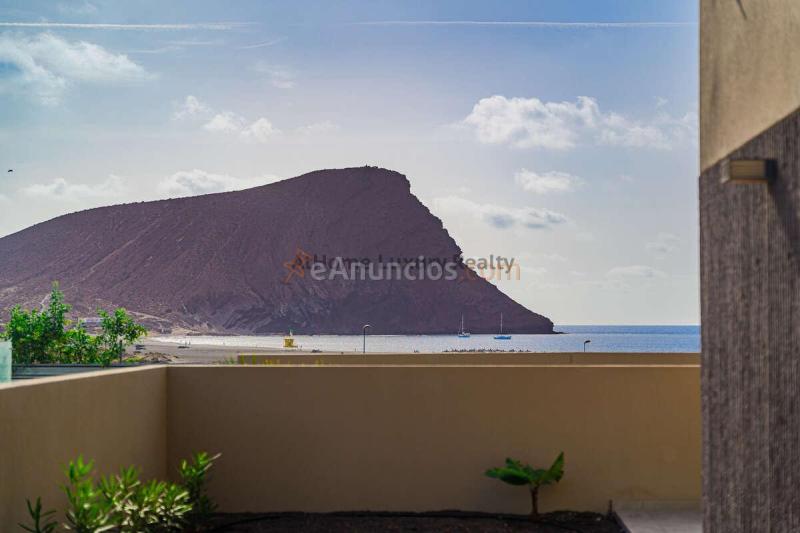 Exclusiva  590.000 €  sotavento suites  la tejita  3 dormitorios  2 baños  115 m de terraza privada  vistas al mar