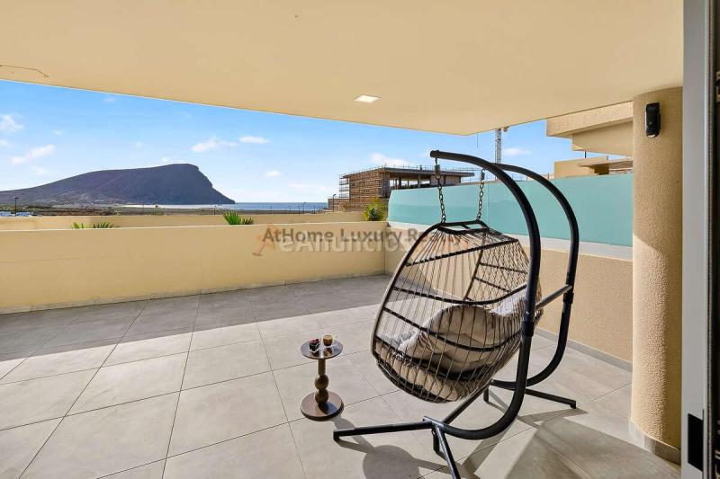 Exclusiva  590.000 €  sotavento suites  la tejita  3 dormitorios  2 baños  115 m de terraza privada  vistas al mar