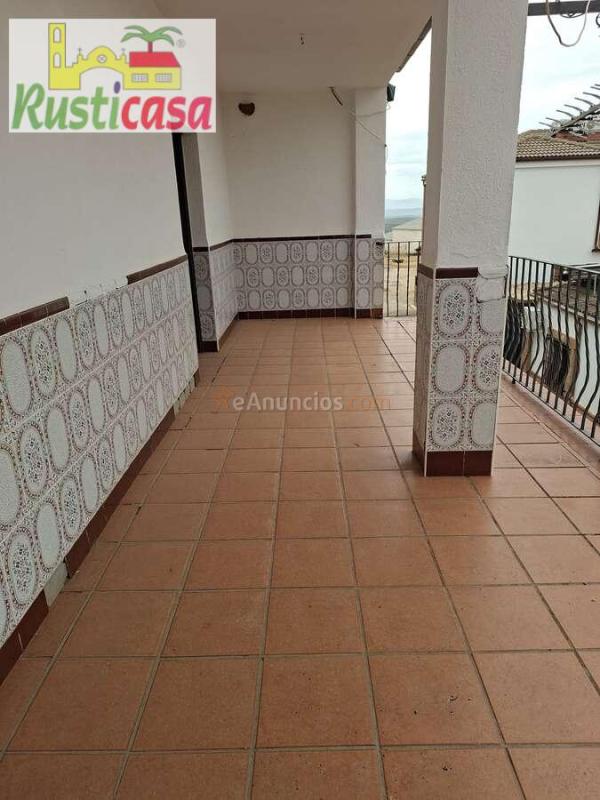Casa de seis habitaciones.